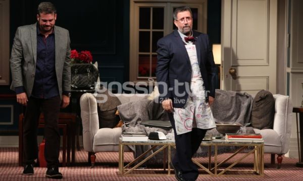 Το «Δείπνο ηλιθίων» έκανε πρεμιέρα 