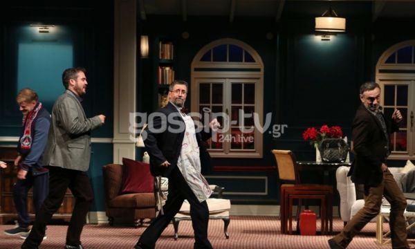 Το «Δείπνο ηλιθίων» έκανε πρεμιέρα 