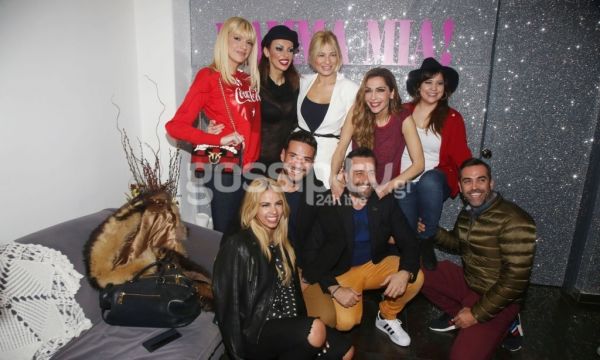 Φαίη Σκορδά: Με τους συνεργάτες της στο Mamma Mia