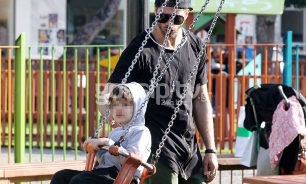 Γιώργος Μανίκας: Στην παιδική χαρά με το γιο του