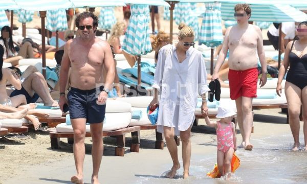 Καγιά –  Κρασσάς: Στην παραλία με την κόρη τους και η συνάντηση με τον Θεοδωρίδη