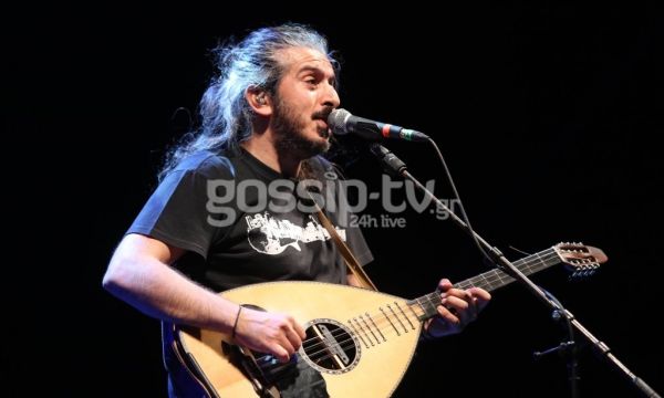 Στη συναυλία του Γιάννη Χαρούλη στο θέατρο Βράχων