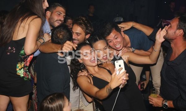 Το βαρύ ζεϊμπέκικο του Μάριου Πρίαμου στον Χολίδη, οι selfies και το γλέντι μέχρι το πρωί!