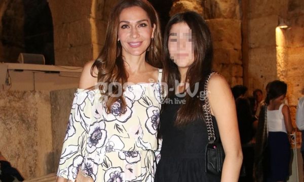 Η Δέσποινα Βανδή το βράδυ του Σαββάτου πήγε στο Ηρώδειο μαζί με την κόρη της, Μελίνα. 