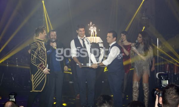 Ρουβάς – Ζυγούλη: Το φιλί και οι αγκαλιές υπό τα φλας των φωτογράφων