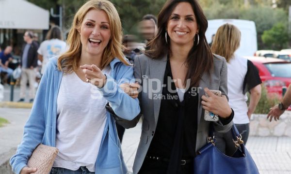 Νατάσα Θεοδωρίδου: Με casual look στη Γλυφάδα