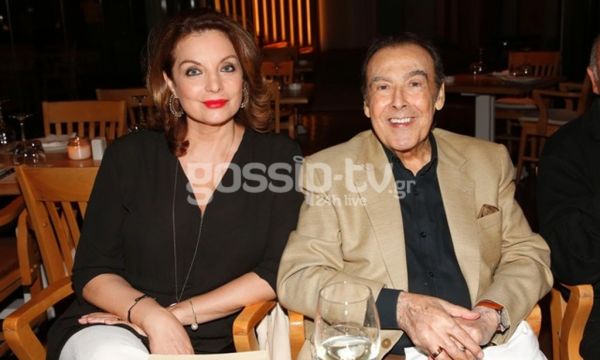 Τόλης Βοσκόπουλος: Η σπάνια δημόσια εμφάνιση με τη σύζυγό του και το δείπνο με καλούς φίλους