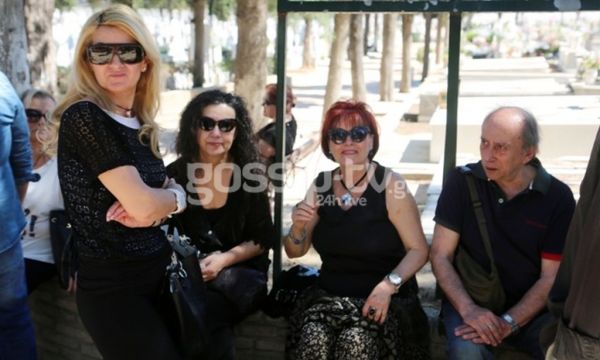 Θλίψη και βαθιά συγκίνηση στο «τελευταίο αντίο» για τον Μιχάλη Δεσύλλα! 