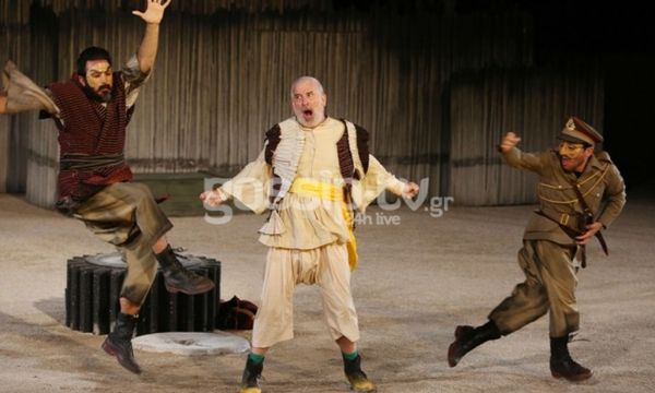 Ήταν όλοι εκεί! Το αδιαχώρητο στην Επίδαυρο για την παράσταση «Αχαρνής»