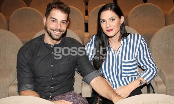 Λαμπερή πρεμιέρα για τη θεατρική παράσταση «Άστρα να πάνε»