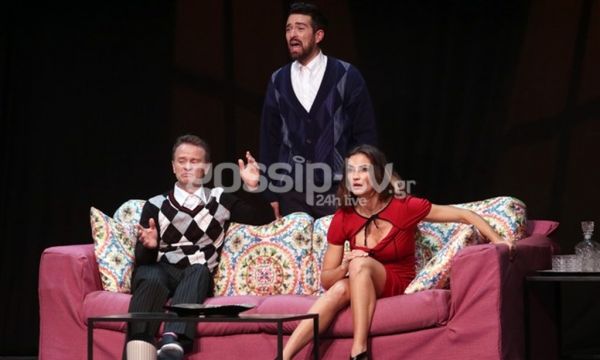 Λαμπερή πρεμιέρα για τη θεατρική παράσταση «Άστρα να πάνε»