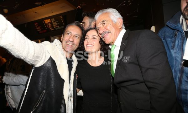 Επίσημη πρεμιέρα για την παράσταση «Μπαμπά μην ξαναπεθάνεις Παρασκευή»