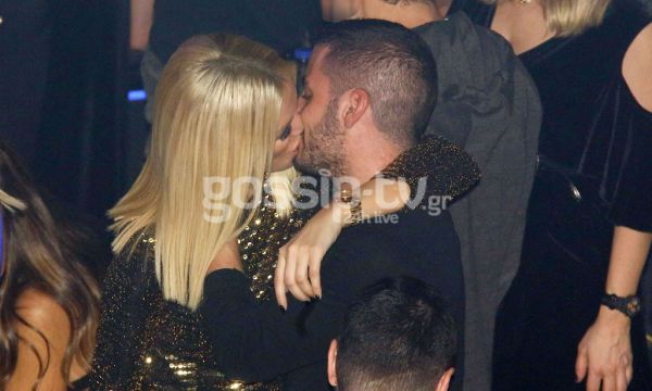 Καινούργιου – Αναστόπουλος: «Καυτά» φιλιά στα μπουζούκια