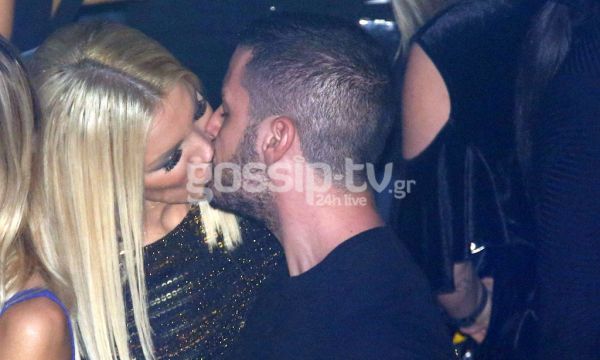 Καινούργιου – Αναστόπουλος: «Καυτά» φιλιά στα μπουζούκια