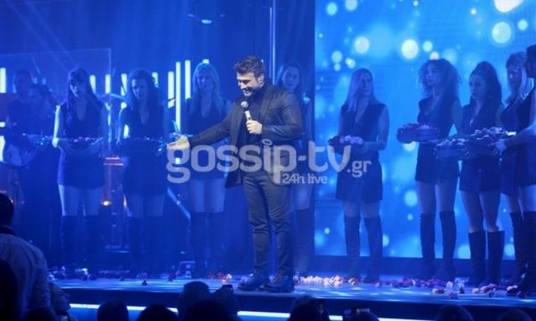  Λαμπερή πρεμιέρα: Ο ενθουσιώδης Γιάννης Πλούταρχος και η απαστράπτουσα Μελίνα Ασλανίδου!