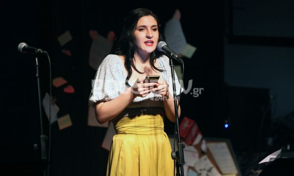 Το τρυφερό φιλί της Μπέσυ Μάλφα στην κόρη της!