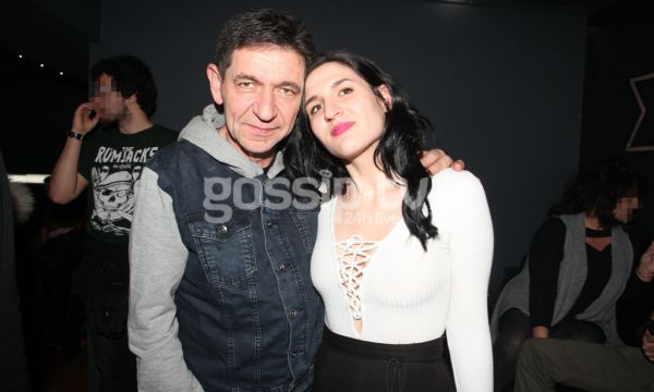 Το τρυφερό φιλί της Μπέσυ Μάλφα στην κόρη της!