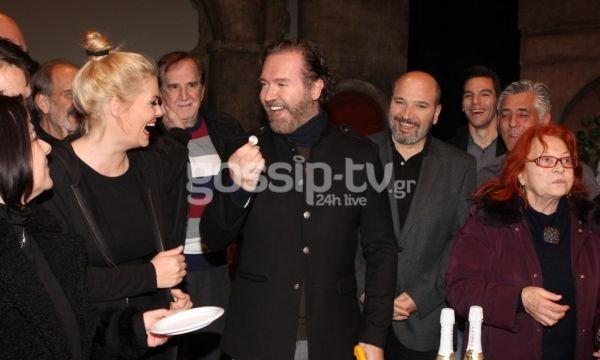 Οι συντελεστές της παράστασης «Η νεράιδα και το παλικάρι» έκοψαν την πίτα τους! 