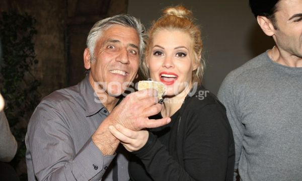 Οι συντελεστές της παράστασης «Η νεράιδα και το παλικάρι» έκοψαν την πίτα τους! 