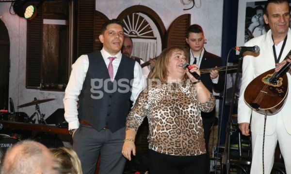 Σπάνια δημόσια εμφάνιση για την Έφη Θώδη