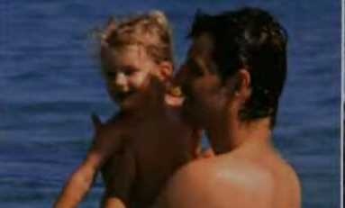 Σάκης Ρουβάς: Βουτιές στη Μύκονο με την Αναστασία