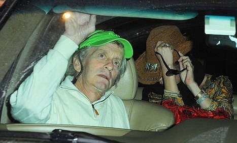 Περιμένει τα νεότερα ο Michael Douglas