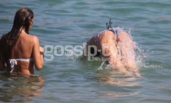 Η κοντή του «Πάρα πέντε» συνάντησε την Χρύσα από τα «Κλεμμένα Όνειρα» στην Μύκονο