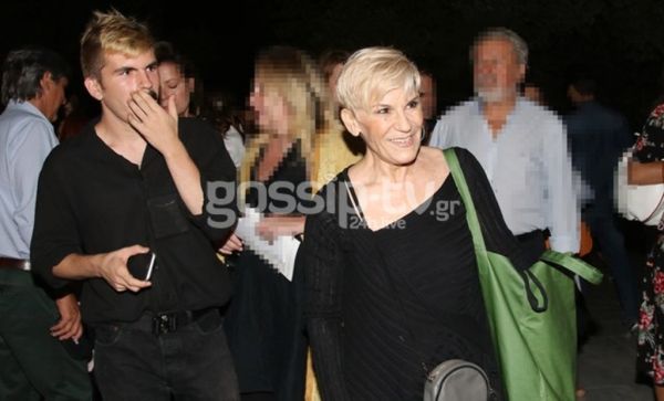 Χρύσα Ρώπα: Δείτε για πρώτη φορά τον 22χρονο γιο της που την έκανε γιαγιά!