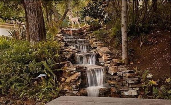 Ποια ηθοποιός πουλάει το υπέροχο σπίτι της μισοτιμής λόγω κρίσης;