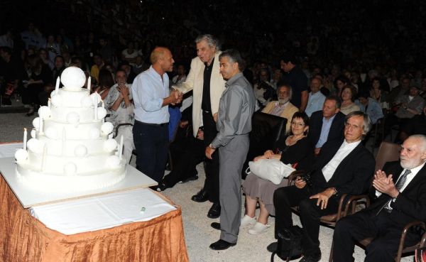 Στιγμιότυπα από τα γενέθλια του Μίκη Θεοδωράκη στον Λυκαβηττό