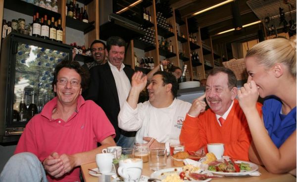 Παντρεύεται η Νάντια Μπουλέ;