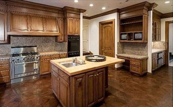 Ποια ηθοποιός πουλάει το υπέροχο σπίτι της μισοτιμής λόγω κρίσης;