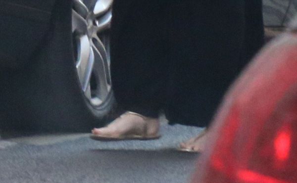 Gisele: Τα σανδάλια και ο οδηγός πρόδωσαν ότι το μοντέλο πήγαινε στον πλαστικό χειρουργό