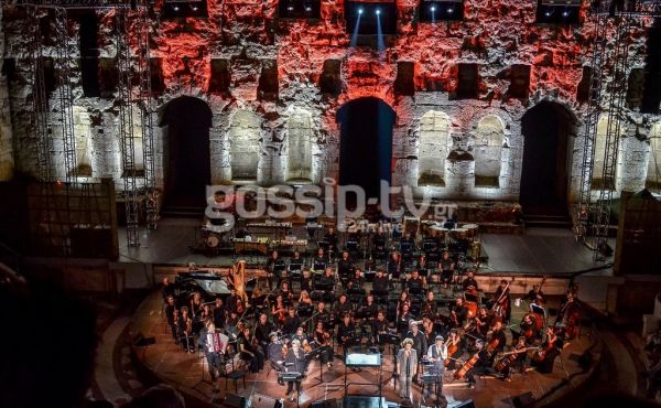 Σπάνια δημόσια έξοδος για τη Μαίρη Χρονοπούλου – Δείτε στα 85 της σε συναυλία στο Ηρώδειο