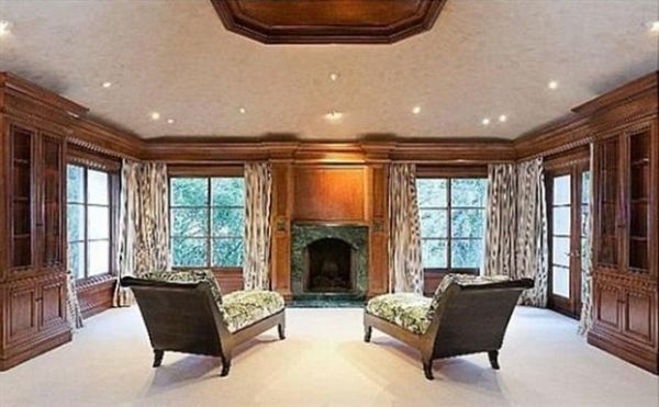 Ποια ηθοποιός πουλάει το υπέροχο σπίτι της μισοτιμής λόγω κρίσης;