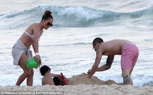 Φεύγουν για διακοπές σε τροπικό προορισμό για να τα ξαναβρούν μετά τον χωρισμό τους!