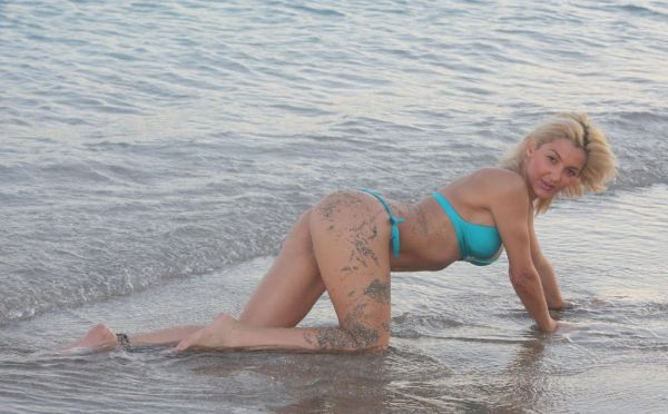 Σαμάνθα Μασιαλή: Ζωηρή και sexy on the beach!