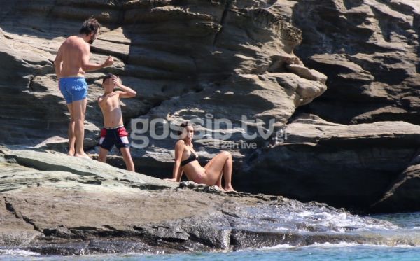 Σωτηροπούλου-Μαραβέγιας: Βουτιές με τον σκύλο τους