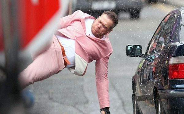 «Τράκαρε» ο Robbie Williams! (φωτό)