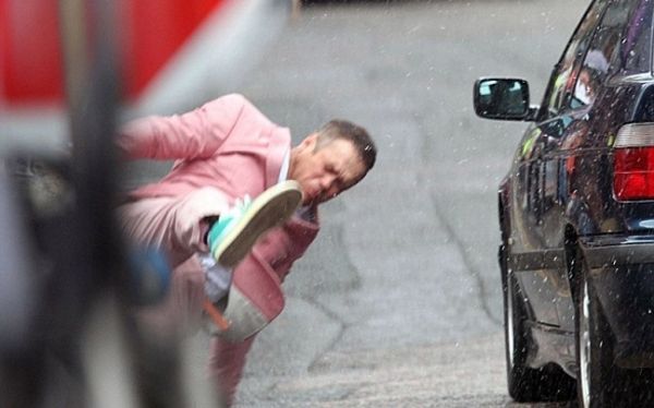 «Τράκαρε» ο Robbie Williams! (φωτό)