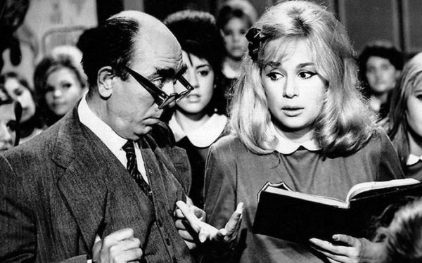 «Χτυποκάρδια στο θρανίο» με την υπογραφή του… Λάκη Λαζόπουλου