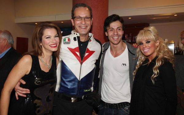 Όσα έγιναν στην πρεμιέρα της παράστασης "Πολίτης γάμα κατηγορίας" (φωτό) 