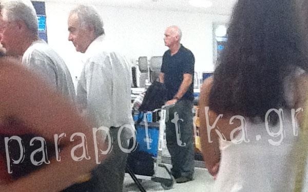 Γιώργος Παπανδρέου: Τον αποδοκίμασαν στο αεροδρόμιο (φωτό)