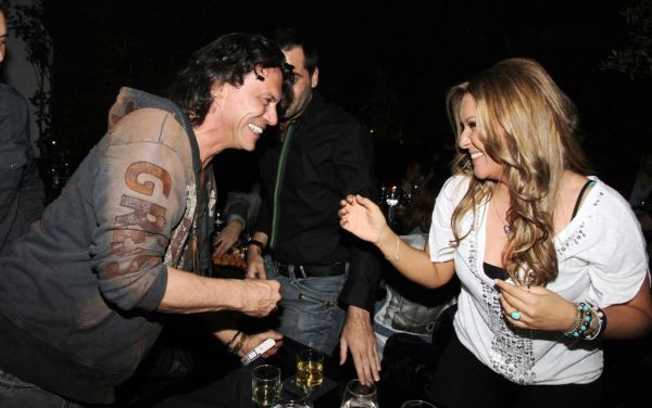 Ένας φίλος ήρθε απόψε απ' τα... παλιά