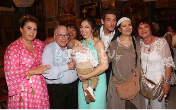 Το φωτογραφικό άλμπουμ της βάφτισης του Φοίβου Βουτσά! 
