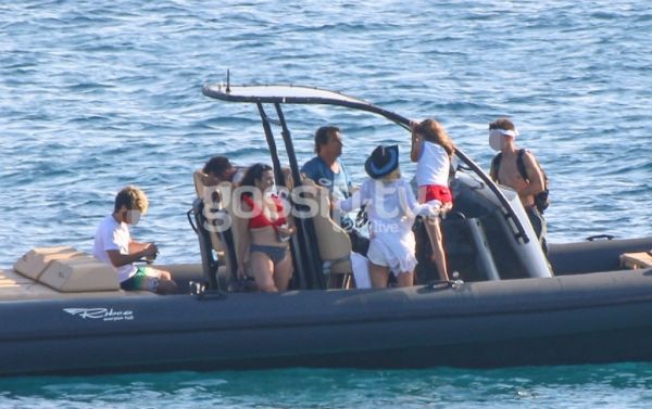 Ελένη Μενεγάκη: Άλλος με την βάρκα μας;