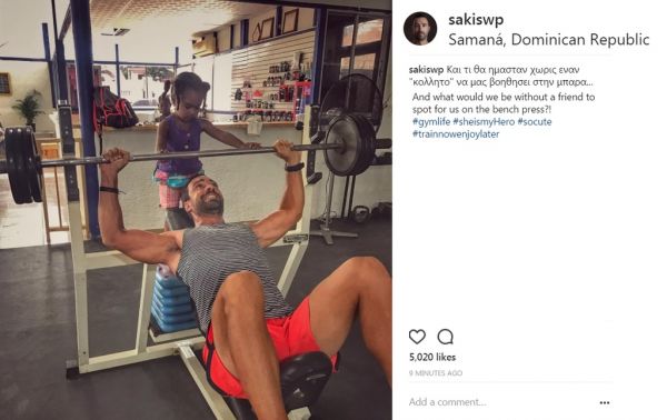 Σάκης Τανιμανίδης: Λίγο πριν φύγει από τον Άγιο Δομίνικο, γυμνάζεται και... δείτε ποιος τον βοηθά! 