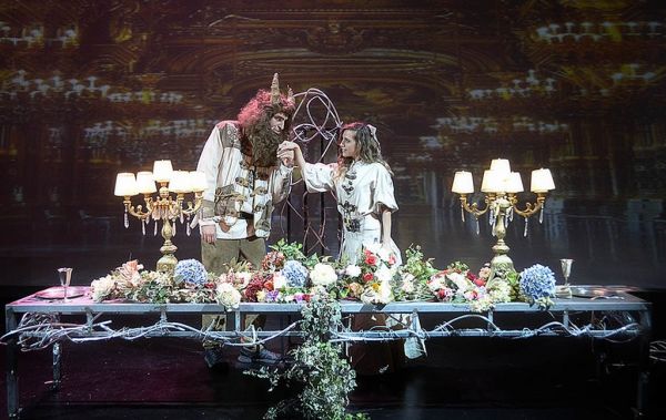 Η Μαριάννα Τόλη ανεβάζει την «Πεντάμορφη και το τέρας»