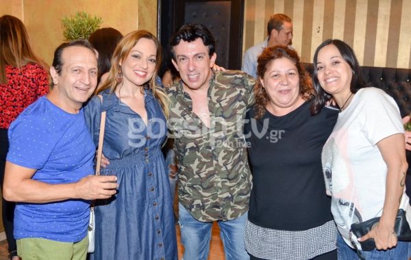 Λαμπερή πρεμιέρα για την παράσταση «Πολυτεχνίτης και Ερημοσπίτης» στο Θέατρο Αθηνά