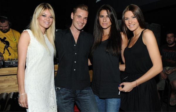 Ποια Ελληνίδα τραγουδίστρια έκανε αυτή την εμφάνιση on stage;